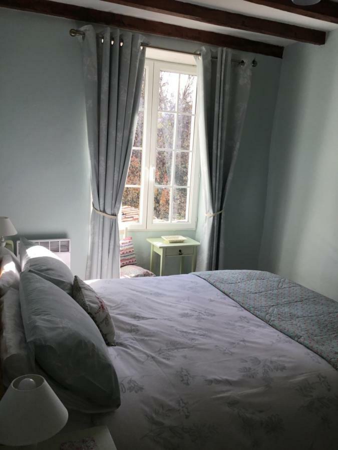 La Vieille Maison Rose Bed & Breakfast Nanteuil-en-Vallée Dış mekan fotoğraf
