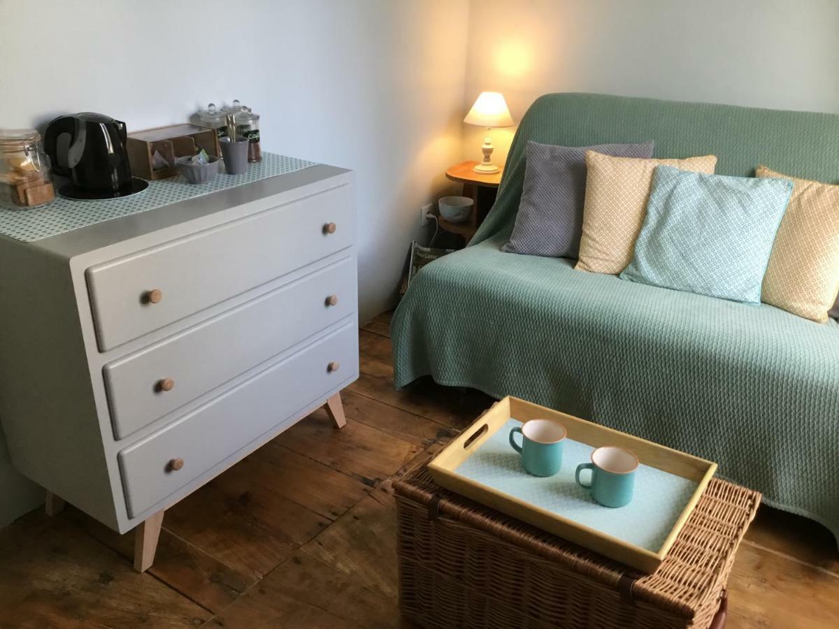 La Vieille Maison Rose Bed & Breakfast Nanteuil-en-Vallée Dış mekan fotoğraf