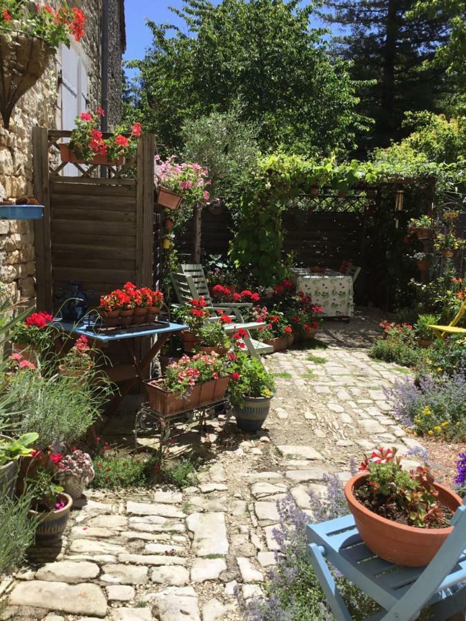 La Vieille Maison Rose Bed & Breakfast Nanteuil-en-Vallée Dış mekan fotoğraf